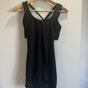 Lululemon criss cross Tank Top with built-in bra, Size 6